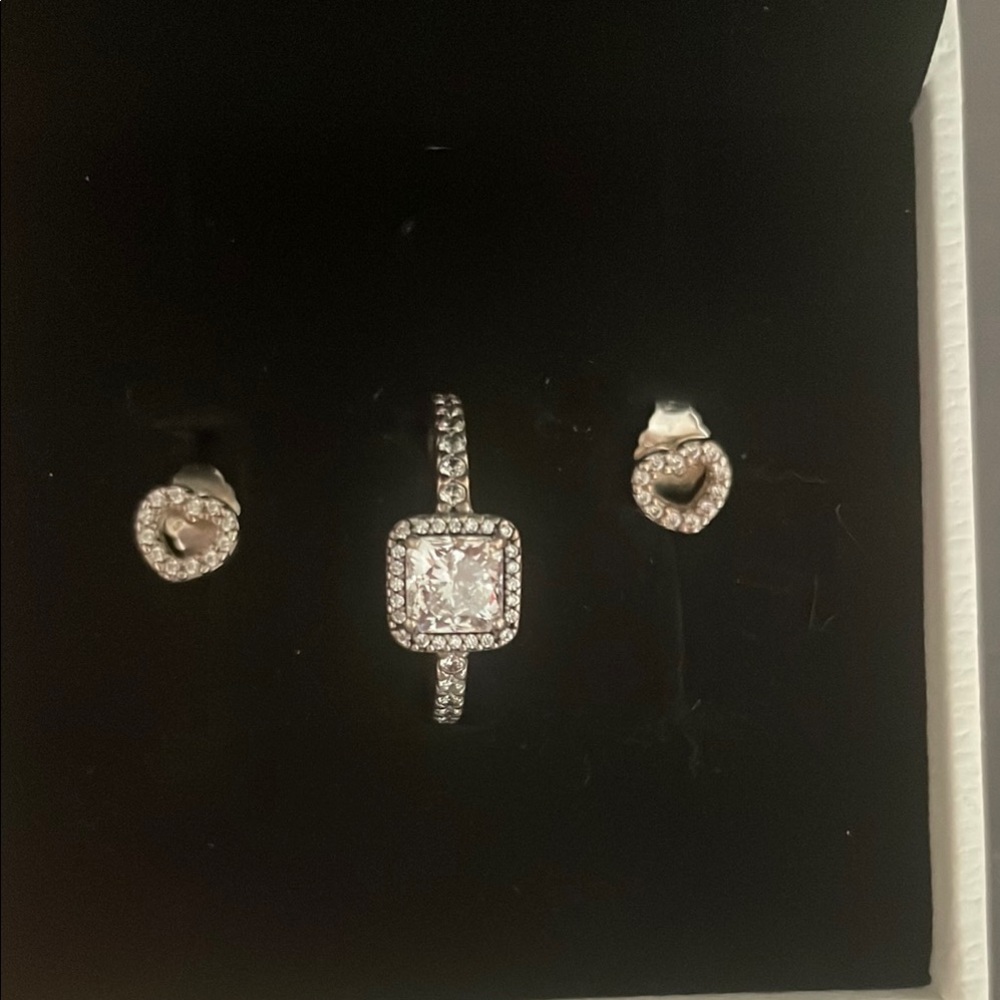 🍁🎄🌲 NEW 🍁🍁PANDORA Elegant Silver Jewelry Set with Clear Stones, ring size 6.5